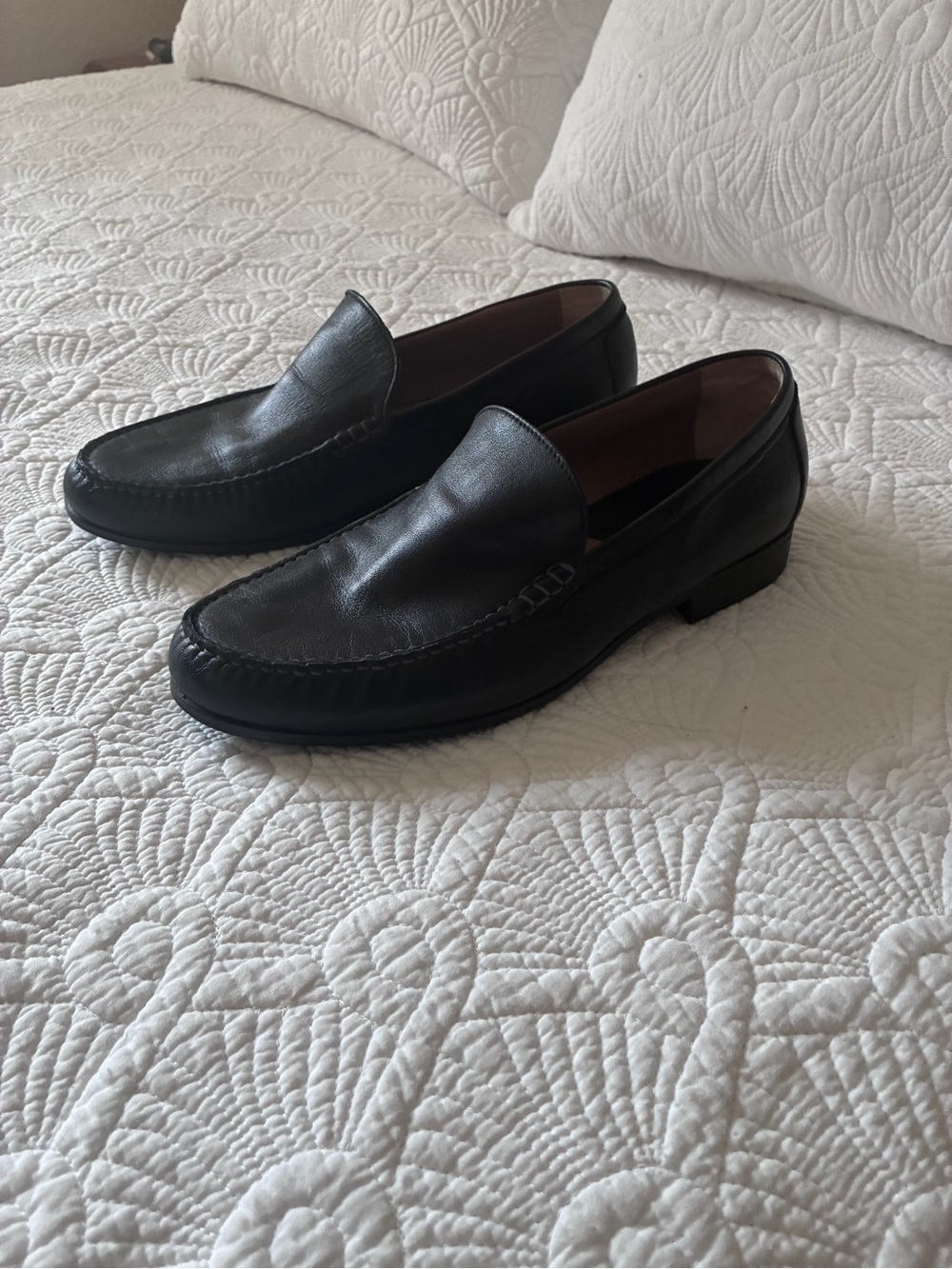 Johnston & Murphy Black Leather Men's Slip-On Loafers size 9.5